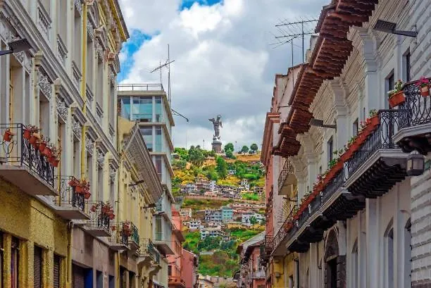 Departamento Junto A La Basilica Voto Nacional - Quito Apartment